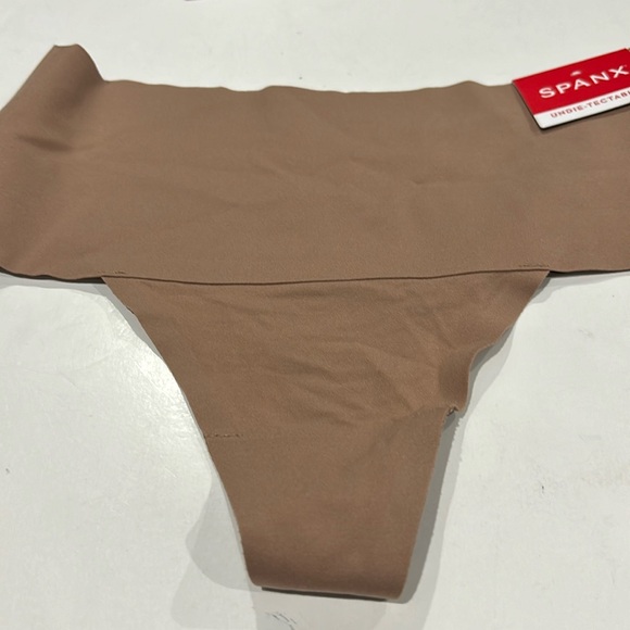 SPANX Undie-tectable Thong in Cafe-Au-Lait NWT - Picture 2 of 6